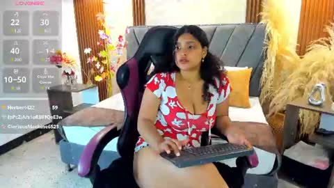 izzy_lux captura de la sala en vivo en Chaturbate
