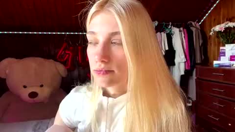 janicesivertsen live room snapshot on Chaturbate