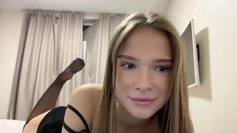 jenniemitchell captura da sala ao vivo na Chaturbate