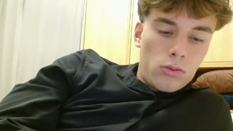 joel_friendly live room snapshot on Chaturbate