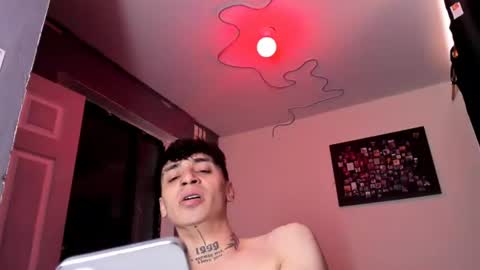 joel_greyx captura de la sala en vivo en Chaturbate