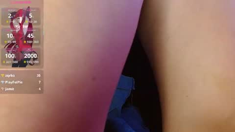 juliethamarquezz live room snapshot on Chaturbate