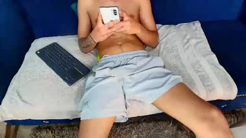 justin_ortiz captura de la sala en vivo en Chaturbate