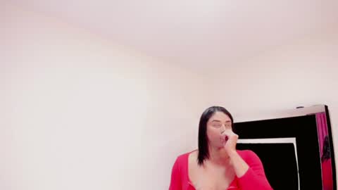 kamila_hill momentopname van live room op Chaturbate