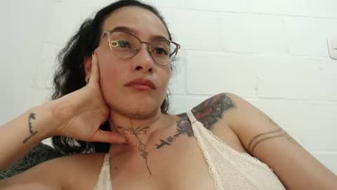 katehathor8 momentopname van live room op Chaturbate