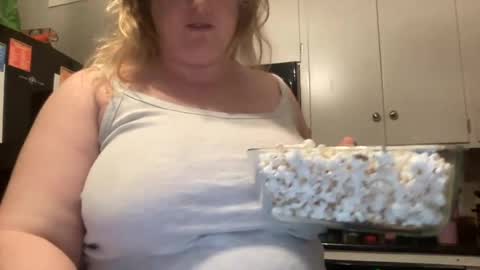 katiecopper27 live room snapshot on Chaturbate