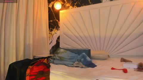 katyhornymilfsexy live room snapshot on Chaturbate