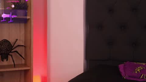 kaylee_lee live room snapshot on Chaturbate