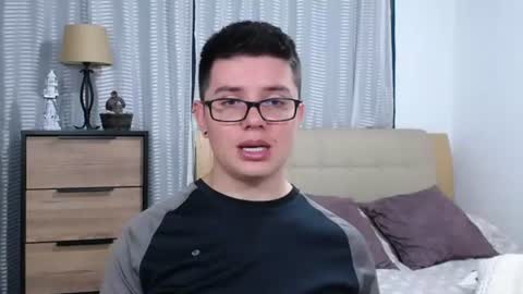 kevinhunts Momentaufnahme des Live-Raums auf Chaturbate