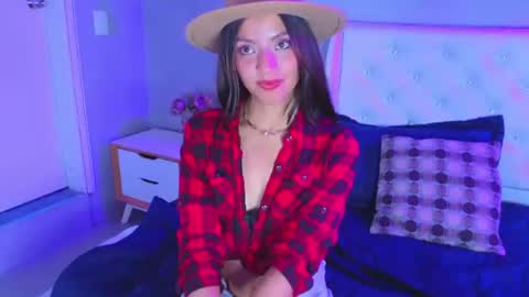 kiaragoldd live room snapshot on Chaturbate