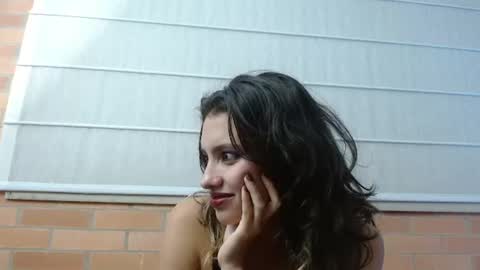 kikimia live room snapshot on Chaturbate