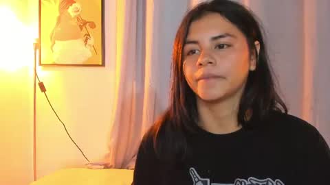 kim_lowel live room snapshot on Chaturbate