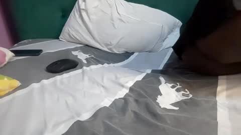 kinkymnila live room snapshot on Chaturbate