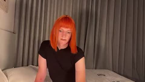 kira_sinful live room snapshot on Chaturbate