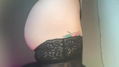 kittjones33 momentopname van live room op Chaturbate