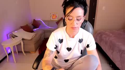 kristen_garner momentopname van live room op Chaturbate