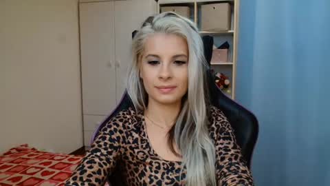 kristineamore captura da sala ao vivo na Chaturbate