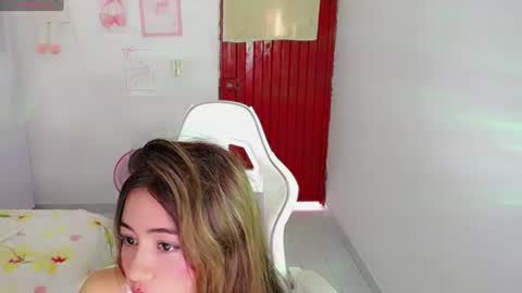 la_flaquita20 live room snapshot on Chaturbate