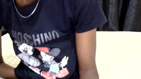 ladyqeeen captura de la sala en vivo en Chaturbate