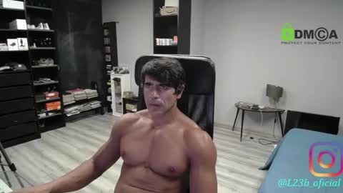 latino23bom live room snapshot on Chaturbate
