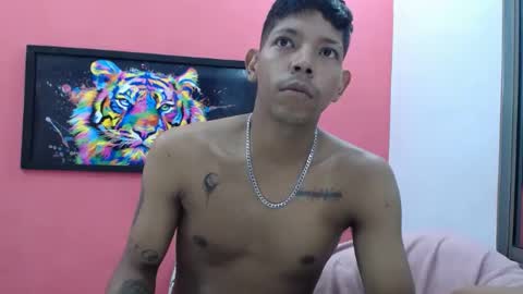 latinosninfomanos captura de la sala en vivo en Chaturbate