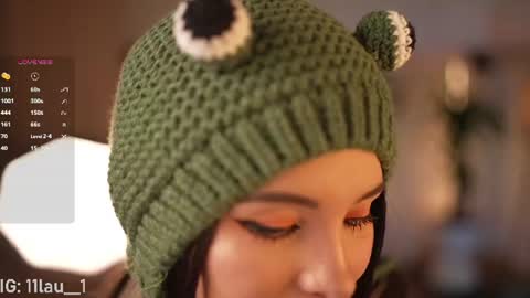 lau__1 live room snapshot on Chaturbate