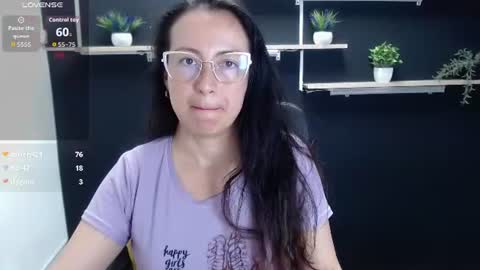 lauryn_jones снимок онлайн-комнаты на Chaturbate