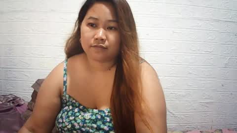 lavalyn214 live room snapshot on Chaturbate