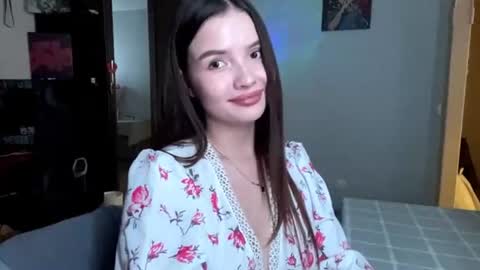 laviniakorzybski live room snapshot on Chaturbate