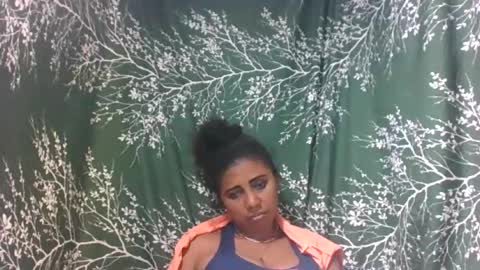 leatianaa momentopname van live room op Chaturbate