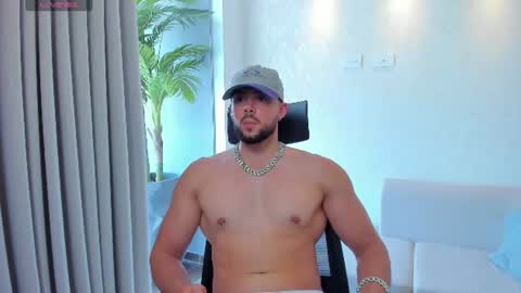 leo_king7 live room snapshot on Chaturbate