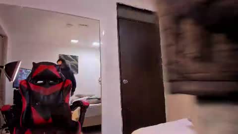 leodrake_ Momentaufnahme des Live-Raums auf Chaturbate