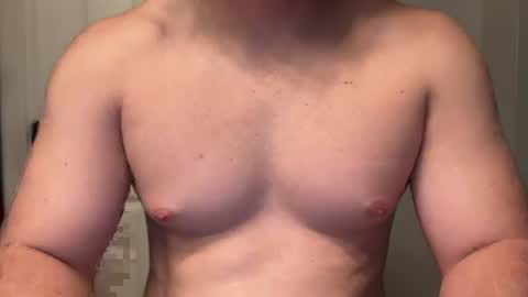 lhotboyl live room snapshot on Chaturbate