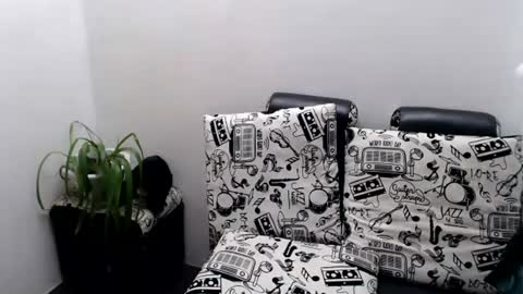 lia_butler снимок онлайн-комнаты на Chaturbate