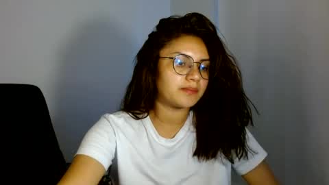 lia_miracle captura de la sala en vivo en Chaturbate