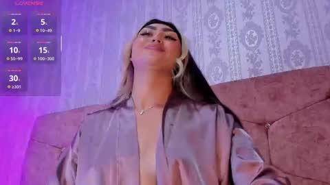 liaa_18 live room snapshot on Chaturbate