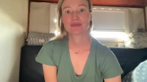 lili_blue1 captura de la sala en vivo en Chaturbate