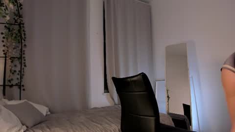 lilian_kroft captura da sala ao vivo na Chaturbate