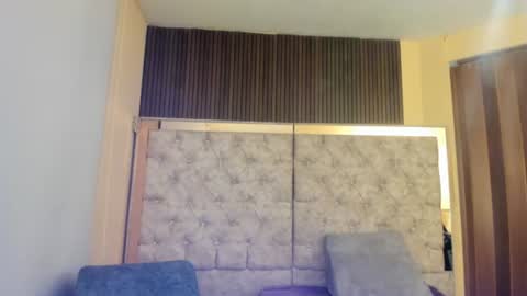 lilimini032 live room snapshot on Chaturbate