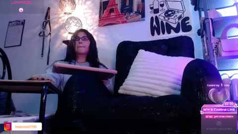 lillith_777 live room snapshot on Chaturbate