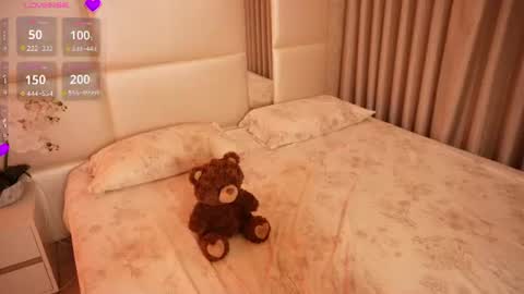 lilly_colins captura de la sala en vivo en Chaturbate