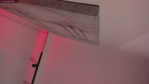 lily_monroee_ captura de la sala en vivo en Chaturbate
