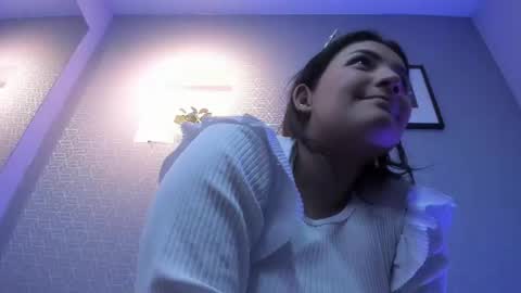 lily_smith_01 live room snapshot on Chaturbate