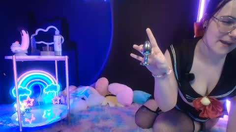 lilypaduwu live room snapshot on Chaturbate
