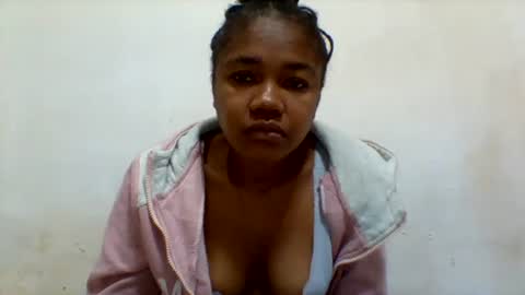 linda4504 Momentaufnahme des Live-Raums auf Chaturbate