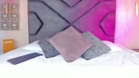 linda_saenz1 live room snapshot on Chaturbate
