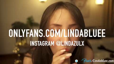 lindabluee momentopname van live room op Chaturbate