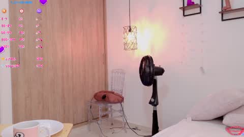 lindacater live room snapshot on Chaturbate