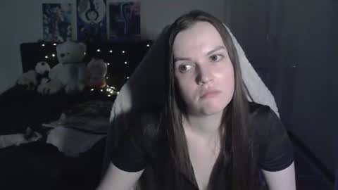 little__flowers momentopname van live room op Chaturbate