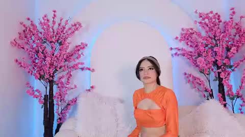 littlearii live room snapshot on Chaturbate